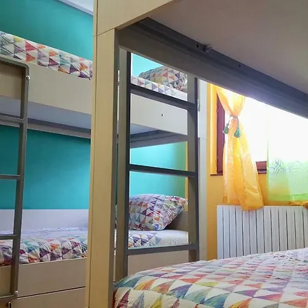 Hostel Goodnight Grooves *