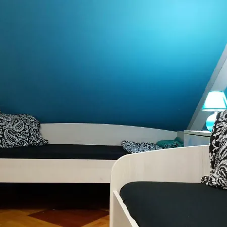 Goodnight Grooves Hostel Belgrade